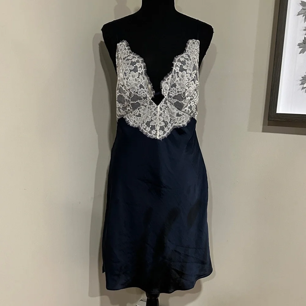 *ABERCROMBIE & FITCH* Navy Slip Dress w/ White Lace Bodice Size Medium Tall - Picture 1 of 8